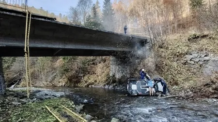 Accident șocant pe Transfăgărășan! O mașină de raliu a zburat de pe pod și s-a prăbușit în albia râului Argeș